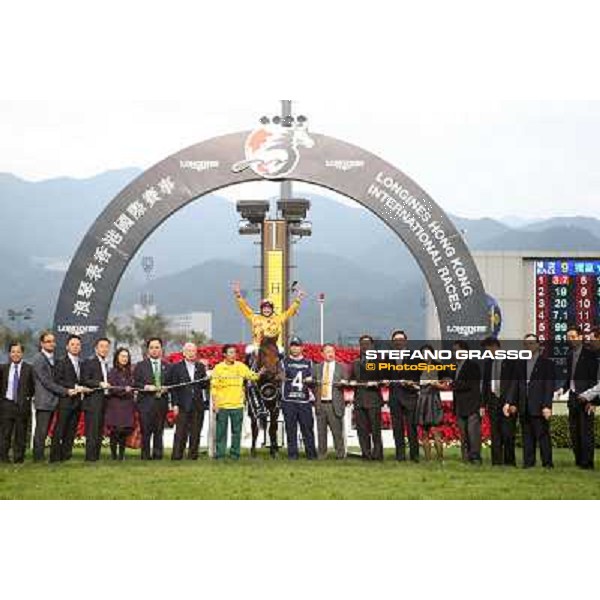 Douglas Whyte and Akeed Mofeed win the Longines Hong Kong Cup Hong Kong-Sha Tin racecourse,8th dec.2013 ph.Stefano Grasso/Longines