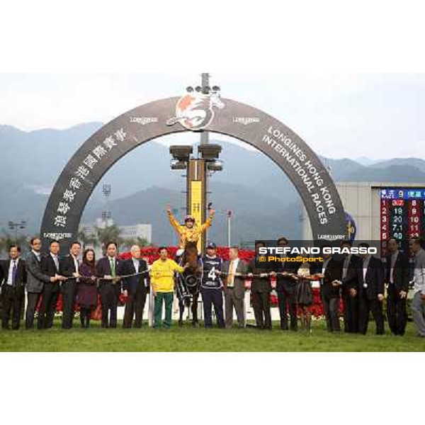 Douglas Whyte and Akeed Mofeed win the Longines Hong Kong Cup Hong Kong-Sha Tin racecourse,8th dec.2013 ph.Stefano Grasso/Longines