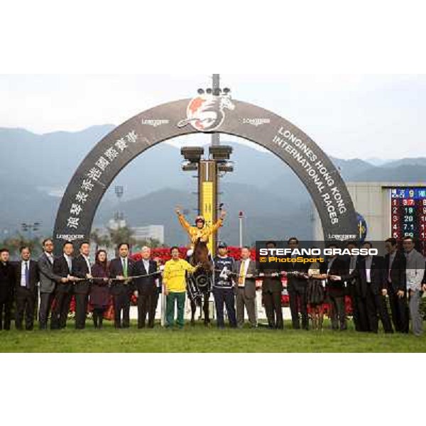 Douglas Whyte and Akeed Mofeed win the Longines Hong Kong Cup Hong Kong-Sha Tin racecourse,8th dec.2013 ph.Stefano Grasso/Longines