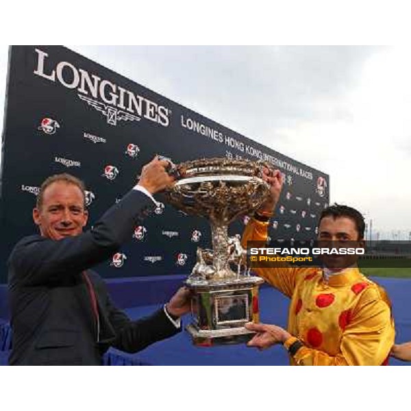 Douglas Whyte and Akeed Mofeed win the Longines Hong Kong Cup - Richard Gibson and Douglas Whyte Hong Kong-Sha Tin racecourse,8th dec.2013 ph.Stefano Grasso/Longines