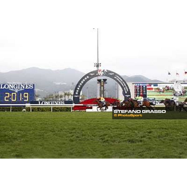 Douglas Whyte and Akeed Mofeed win the Longines Hong Kong Cup Hong Kong-Sha Tin racecourse,8th dec.2013 ph.Stefano Grasso/Longines