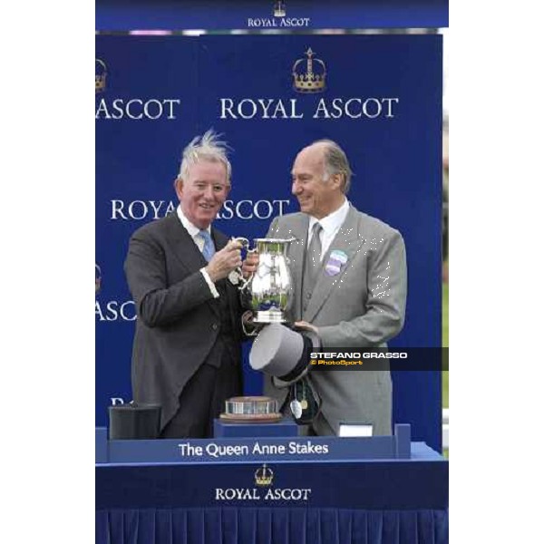 giving prize of The Queen Anne Stakes H.H. The Aga Khan receive the trophy York, 14th june 2005 ph. Stefano Grasso 