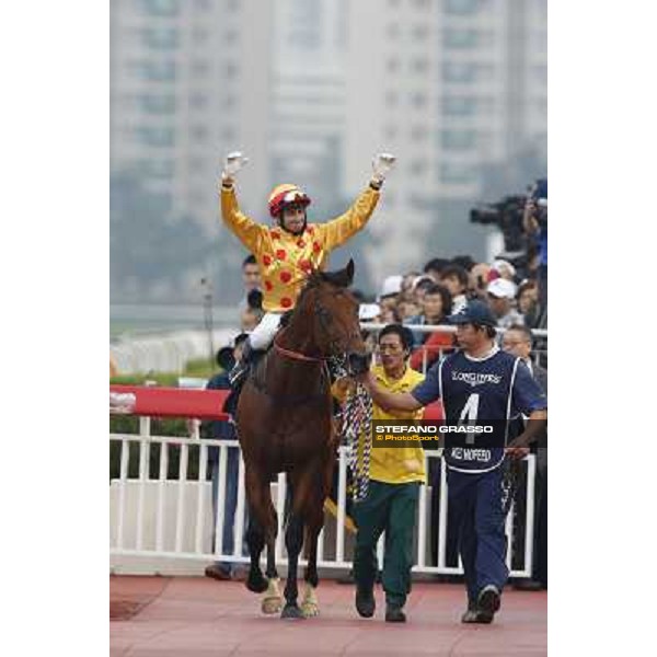 Douglas Whyte and Akeed Mofeed win the Longines Hong Kong Cup Hong Kong-Sha Tin racecourse,8th dec.2013 ph.Stefano Grasso/Longines
