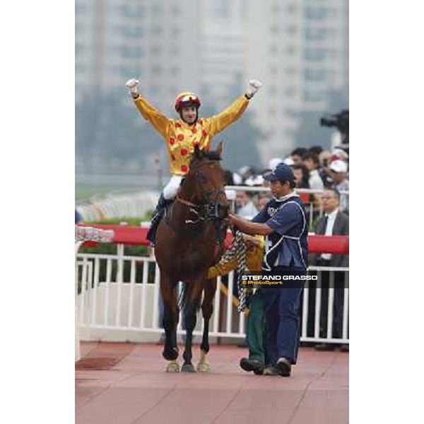 Douglas Whyte and Akeed Mofeed win the Longines Hong Kong Cup Hong Kong-Sha Tin racecourse,8th dec.2013 ph.Stefano Grasso/Longines
