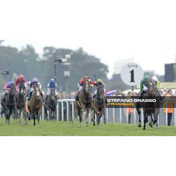 at last 1 furlong to the line of The Queen Anne Stakes, Christophe Soumilllon on Valixir leads the group York, 14th june 2005 ph. Stefano Grasso