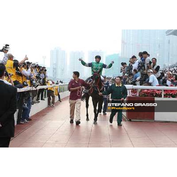 Douglas Whyte and Glorious Day win the Longines Hong Kong Mile Hong Kong-Sha Tin racecourse,8th dec.2013 ph.Stefano Grasso/Longines