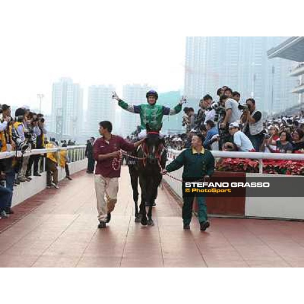 Douglas Whyte and Glorious Day win the Longines Hong Kong Mile Hong Kong-Sha Tin racecourse,8th dec.2013 ph.Stefano Grasso/Longines