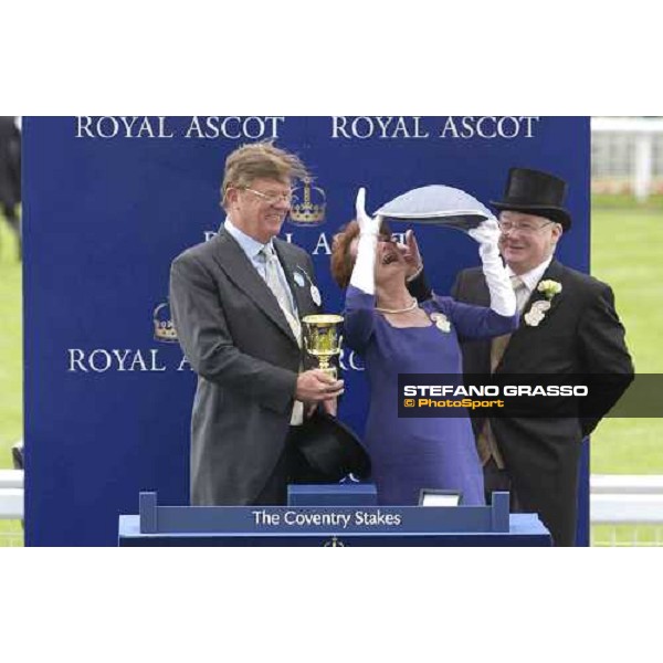 giving prize of The Coventry stakes York, 14th june 2005 ph. Stefano Grasso
