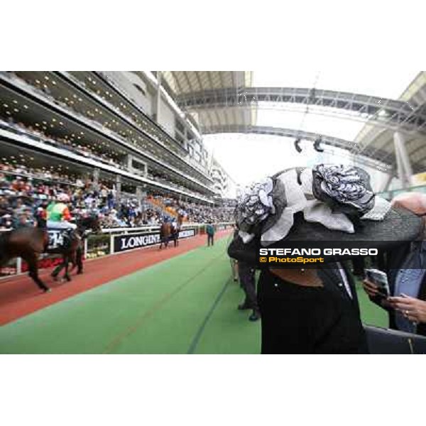 Fashion in the parade ring Hong Kong-Sha Tin racecourse,8th dec.2013 ph.Stefano Grasso/Longines