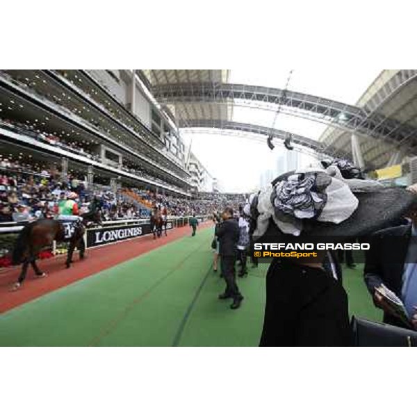 Fashion in the parade ring Hong Kong-Sha Tin racecourse,8th dec.2013 ph.Stefano Grasso/Longines