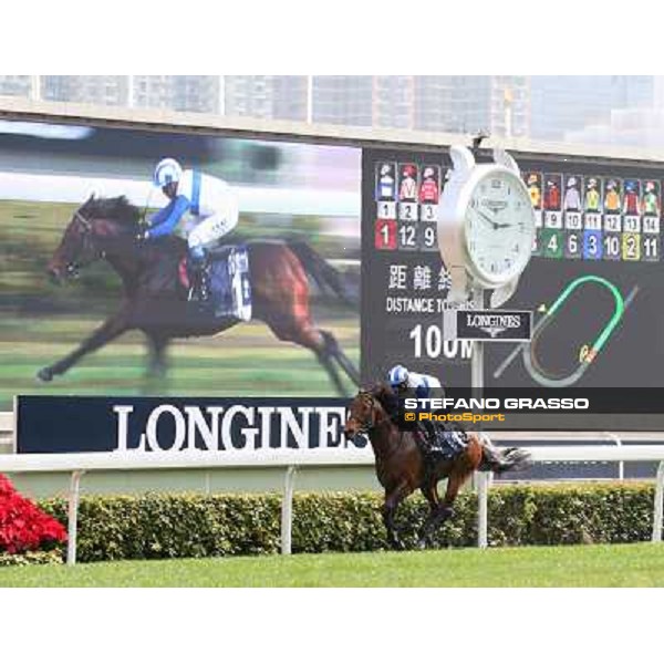 Yasunari Iwata and Lord Kanaloa win the Longines Hong Kong Sprint Hong Kong-Sha Tin racecourse,8th dec.2013 ph.Stefano Grasso/Longines