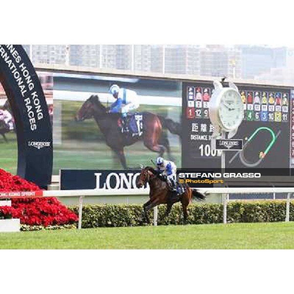 Yasunari Iwata and Lord Kanaloa win the Longines Hong Kong Sprint Hong Kong-Sha Tin racecourse,8th dec.2013 ph.Stefano Grasso/Longines