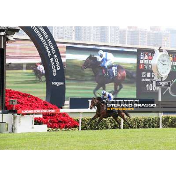 Yasunari Iwata and Lord Kanaloa win the Longines Hong Kong Sprint Hong Kong-Sha Tin racecourse,8th dec.2013 ph.Stefano Grasso/Longines