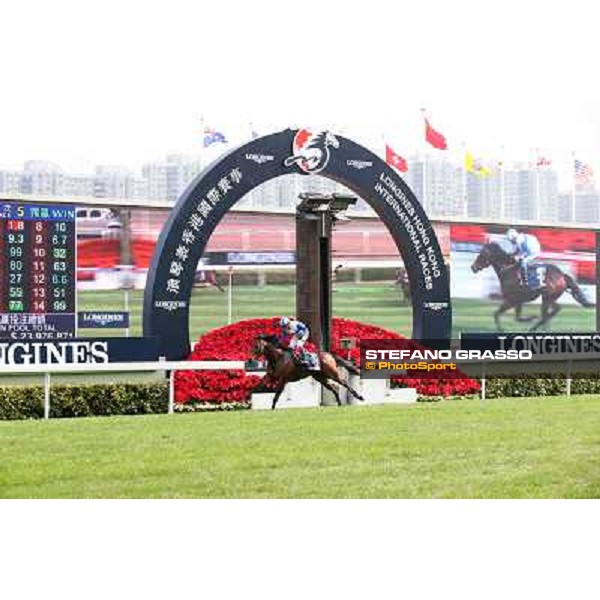 Yasunari Iwata and Lord Kanaloa win the Longines Hong Kong Sprint Hong Kong-Sha Tin racecourse,8th dec.2013 ph.Stefano Grasso/Longines