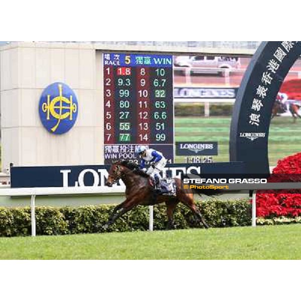 Yasunari Iwata and Lord Kanaloa win the Longines Hong Kong Sprint Hong Kong-Sha Tin racecourse,8th dec.2013 ph.Stefano Grasso/Longines