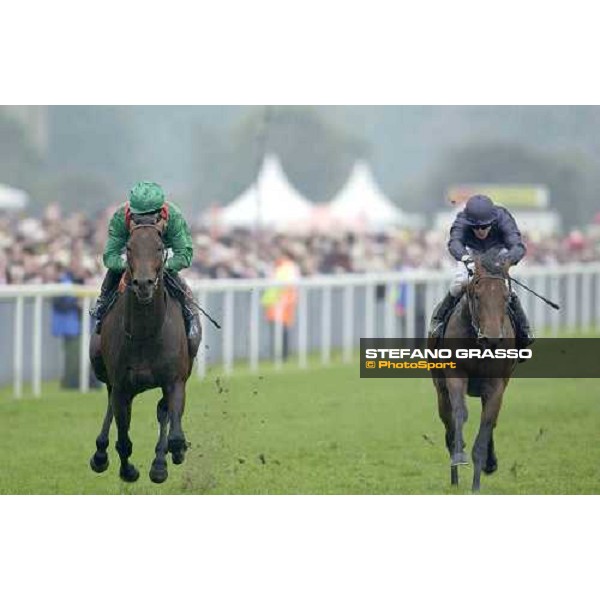 Michael Kinane on Azamour (left) wins the Prince of Wales\'s Stakes beating Kieren Fallon on Ace Royal Ascot at York, 2nd day York, 15th june 2005 ph. Stefano Grasso