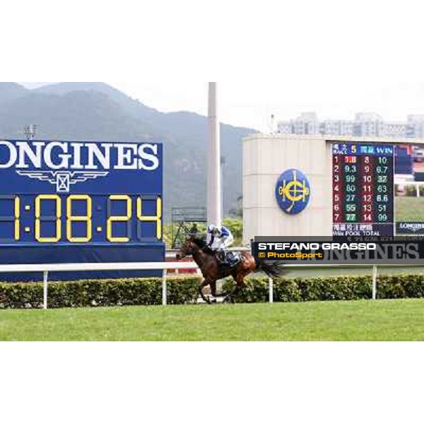 Yasunari Iwata and Lord Kanaloa win the Longines Hong Kong Sprint Hong Kong-Sha Tin racecourse,8th dec.2013 ph.Stefano Grasso/Longines