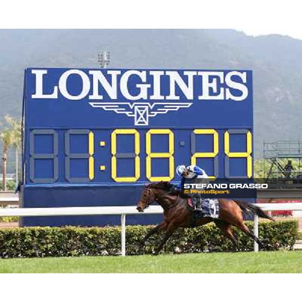 Yasunari Iwata and Lord Kanaloa win the Longines Hong Kong Sprint Hong Kong-Sha Tin racecourse,8th dec.2013 ph.Stefano Grasso/Longines