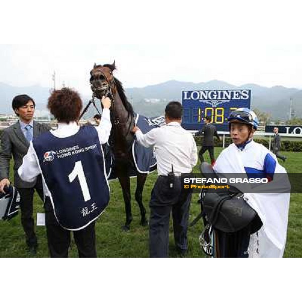 Yasunari Iwata and Lord Kanaloa win the Longines Hong Kong Sprint Hong Kong-Sha Tin racecourse,8th dec.2013 ph.Stefano Grasso/Longines