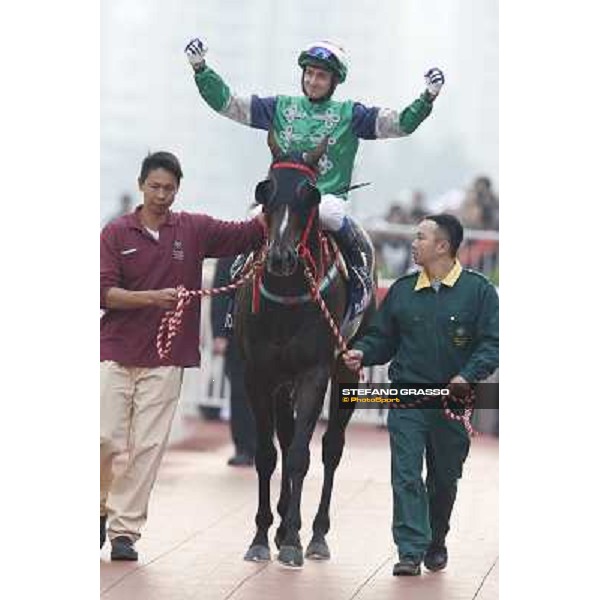 Douglas Whyte and Glorious Day win the Longines Hong Kong Mile Hong Kong-Sha Tin racecourse,8th dec.2013 ph.Stefano Grasso/Longines