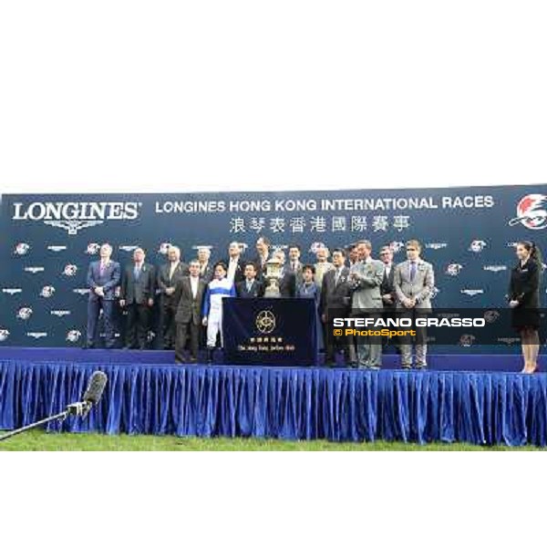 Yasunari Iwata and Lord Kanaloa win the Longines Hong Kong Sprint - The prize giving ceremony Hong Kong-Sha Tin racecourse,8th dec.2013 ph.Stefano Grasso/Longines