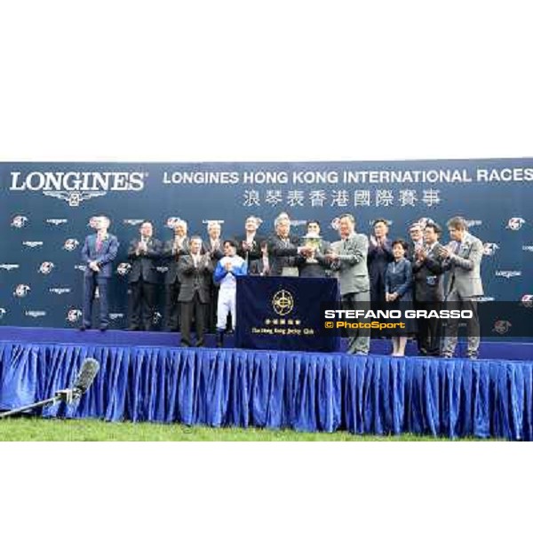 Yasunari Iwata and Lord Kanaloa win the Longines Hong Kong Sprint - The prize giving ceremony Hong Kong-Sha Tin racecourse,8th dec.2013 ph.Stefano Grasso/Longines