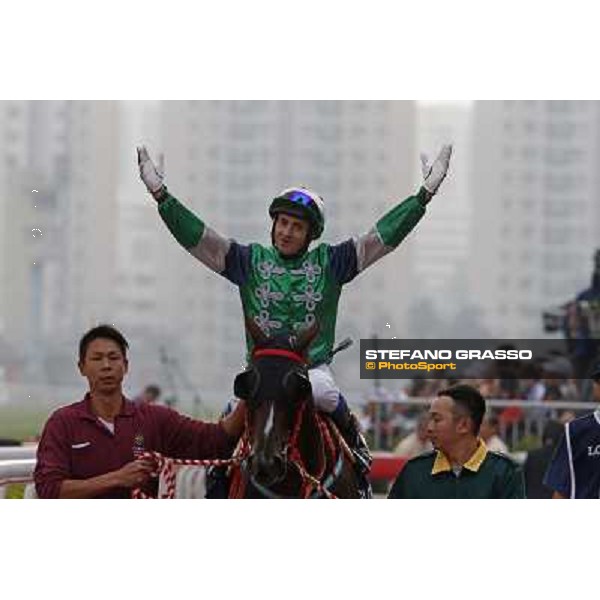 Douglas Whyte and Glorious Day win the Longines Hong Kong Mile Hong Kong-Sha Tin racecourse,8th dec.2013 ph.Stefano Grasso/Longines