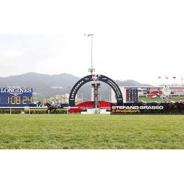 Yasunari Iwata and Lord Kanaloa win the Longines Hong Kong Sprint Hong Kong-Sha Tin racecourse,8th dec.2013 ph.Stefano Grasso/Longines