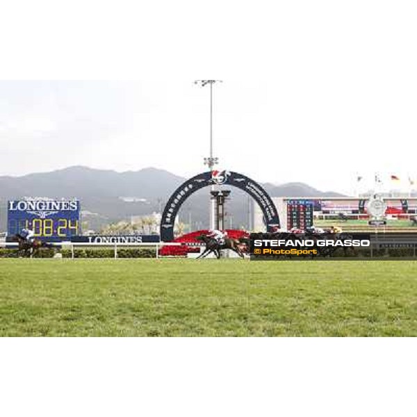 Yasunari Iwata and Lord Kanaloa win the Longines Hong Kong Sprint Hong Kong-Sha Tin racecourse,8th dec.2013 ph.Stefano Grasso/Longines