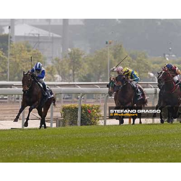 Yasunari Iwata and Lord Kanaloa win the Longines Hong Kong Sprint Hong Kong-Sha Tin racecourse,8th dec.2013 ph.Stefano Grasso/Longines