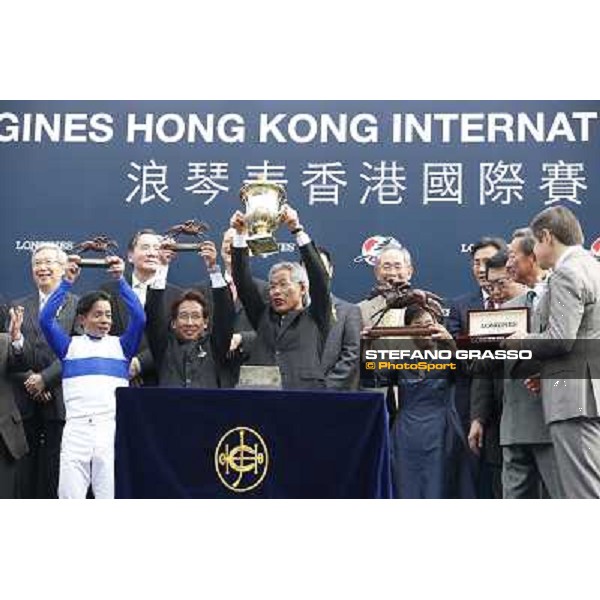 Yasunari Iwata and Lord Kanaloa win the Longines Hong Kong Sprint - The prize giving ceremony Hong Kong-Sha Tin racecourse,8th dec.2013 ph.Stefano Grasso/Longines