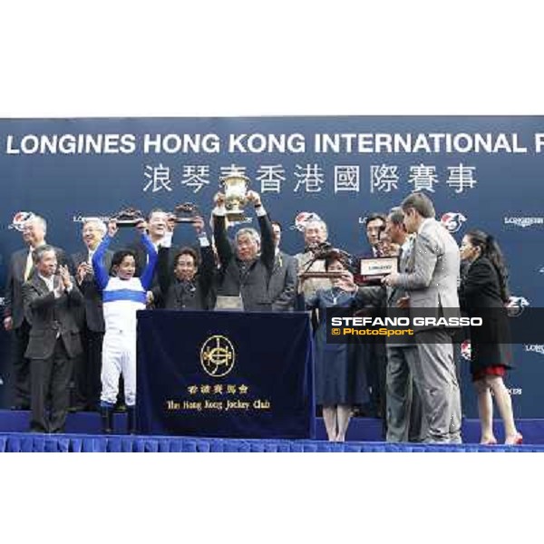 Yasunari Iwata and Lord Kanaloa win the Longines Hong Kong Sprint - The prize giving ceremony Hong Kong-Sha Tin racecourse,8th dec.2013 ph.Stefano Grasso/Longines