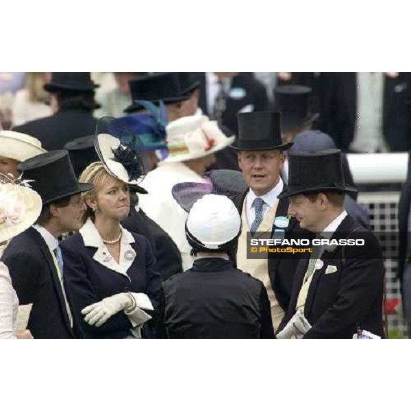 Oujia Board connection in the parade ring of the Prince of Wales\'s Stakes Royal Ascot at York, 2nd day York, 15th june 2005 ph. Stefano Grasso