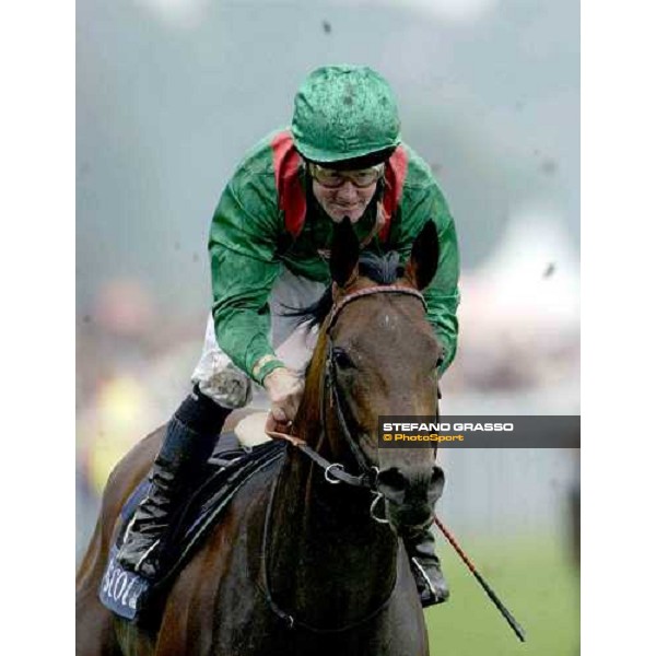 Michael Kinane on Azamour immediately after the line of The Prince of Wales\'s Stakes Royal Ascot at York 2nd day York, 15th june 2005 ph. Stefano Grasso