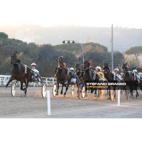 Robin Bakker with Robert Bi wins the second leg of the 86° Derby Italiano del Trotto - Trofeo La Torrente Napoli - Ippodromo di Agnano,14 dicembre 2013 ph.Stefano Grasso/Ippodromi Partenopei