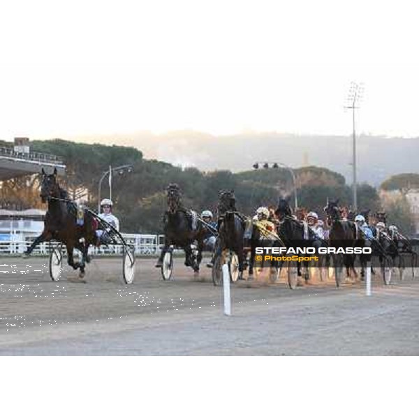 Robin Bakker with Robert Bi wins the second leg of the 86° Derby Italiano del Trotto - Trofeo La Torrente Napoli - Ippodromo di Agnano,14 dicembre 2013 ph.Stefano Grasso/Ippodromi Partenopei