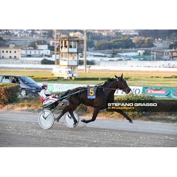 Robin Bakker with Robert Bi wins the second leg of the 86° Derby Italiano del Trotto - Trofeo La Torrente Napoli - Ippodromo di Agnano,14 dicembre 2013 ph.Stefano Grasso/Ippodromi Partenopei