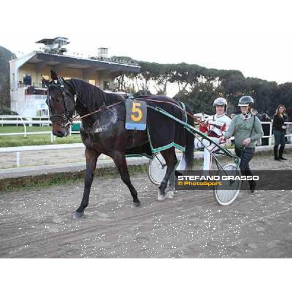 Robin Bakker with Robert Bi wins the second leg of the 86° Derby Italiano del Trotto - Trofeo La Torrente Napoli - Ippodromo di Agnano,14 dicembre 2013 ph.Stefano Grasso/Ippodromi Partenopei