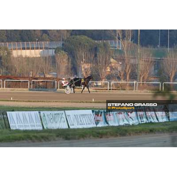 Robin Bakker with Robert Bi wins the second leg of the 86° Derby Italiano del Trotto - Trofeo La Torrente Napoli - Ippodromo di Agnano,14 dicembre 2013 ph.Stefano Grasso/Ippodromi Partenopei