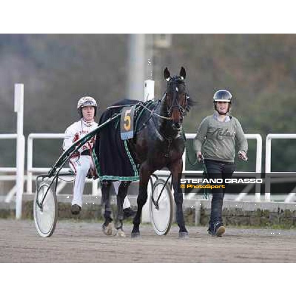 Robin Bakker with Robert Bi wins the second leg of the 86° Derby Italiano del Trotto - Trofeo La Torrente Napoli - Ippodromo di Agnano,14 dicembre 2013 ph.Stefano Grasso/Ippodromi Partenopei