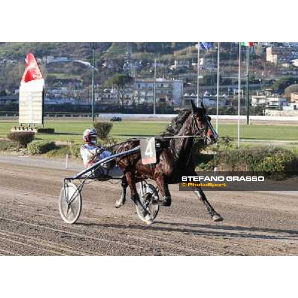 Tommaso Di Lorenzo with Re deli Dei wins the first leg of the 86° Derby Italiano del Trotto - Trofeo La Torrente Napoli - Ippodromo di Agnano,14 dicembre 2013 ph.Stefano Grasso/Ippodromi Partenopei