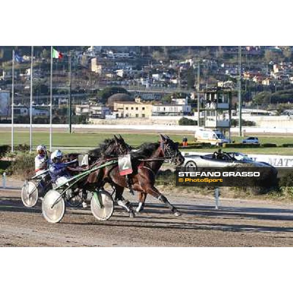 Tommaso Di Lorenzo with Re deli Dei wins the first leg of the 86° Derby Italiano del Trotto - Trofeo La Torrente Napoli - Ippodromo di Agnano,14 dicembre 2013 ph.Stefano Grasso/Ippodromi Partenopei