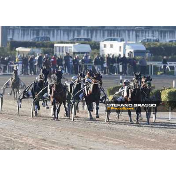Tommaso Di Lorenzo with Re deli Dei wins the first leg of the 86° Derby Italiano del Trotto - Trofeo La Torrente Napoli - Ippodromo di Agnano,14 dicembre 2013 ph.Stefano Grasso/Ippodromi Partenopei