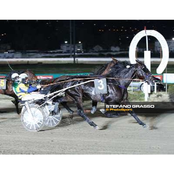 Federico Esposito with Red Baron wins the third leg of the 86° Derby Italiano del Trotto - Trofeo La Torrente Napoli - Ippodromo di Agnano,14 dicembre 2013 ph.Stefano Grasso/Ippodromi Partenopei
