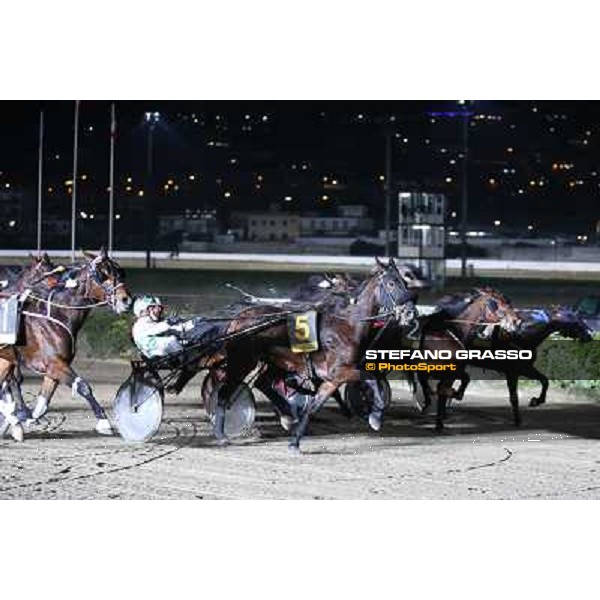 Andrea Guzzinati with Peace of Mind wins the Gran Premio Antonio Carena - Trofeo Az.Agr.Marziano Napoli - Ippodromo di Agnano,14 dicembre 2013 ph.Stefano Grasso/Ippodromi Partenopei