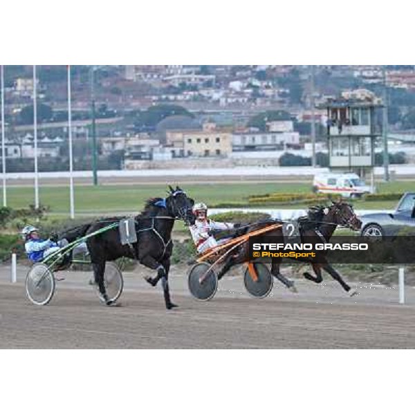 Roberto Vecchione with Orsia wins the Gran Premio Royal Mares - Allev.Garigliano Napoli - Ippodromo di Agnano,14 dicembre 2013 ph.Stefano Grasso/Ippodromi Partenopei