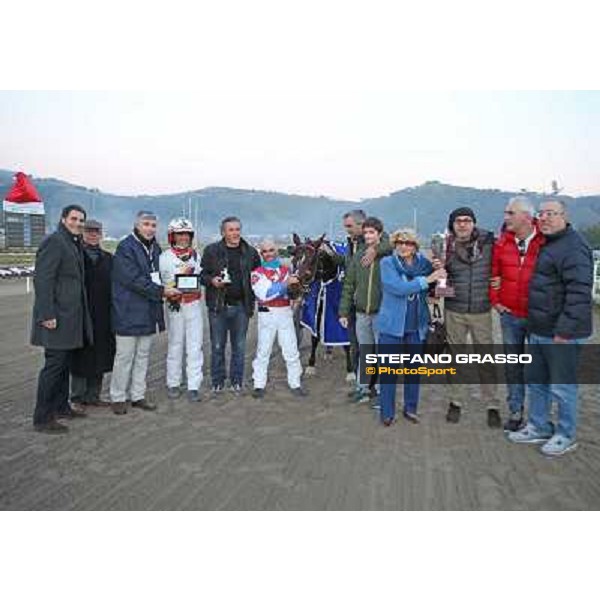 Roberto Vecchione with Orsia wins the Gran Premio Royal Mares - Allev.Garigliano Napoli - Ippodromo di Agnano,14 dicembre 2013 ph.Stefano Grasso/Ippodromi Partenopei