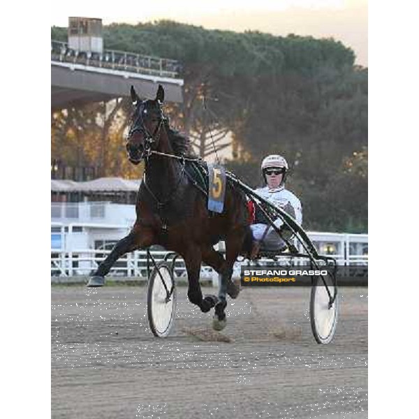 Robert Bakker with Robert Bi wins the second leg of the 86° Derby Italiano del Trotto - Trofeo La Torrente Napoli - Ippodromo di Agnano,14 dicembre 2013 ph.Stefano Grasso/Ippodromi Partenopei