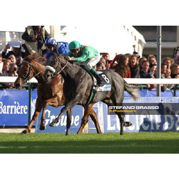 \'Christophe Soumillon with Dalakhani flying towards his first Arc de Trionphe at 22 years old. Inside Mubtaker. Paris Longchamp oct.5 2003-ph.Stefano Grasso\' 