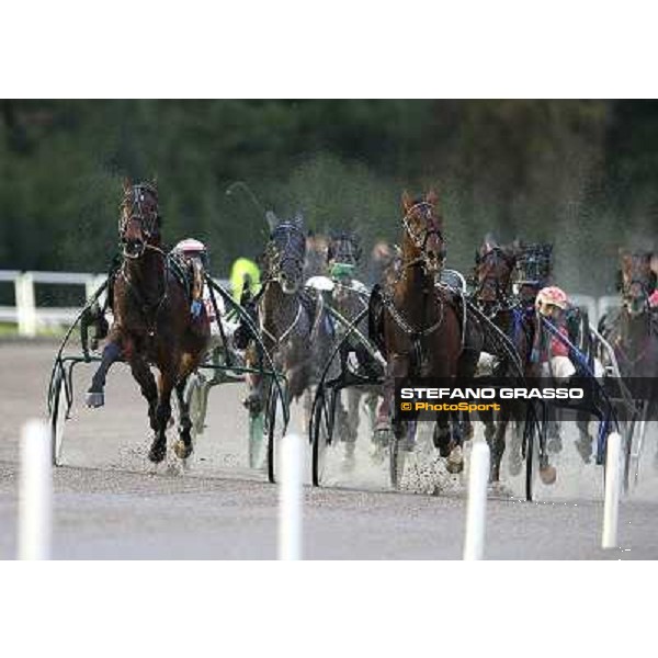 Robert Bi and Rod Stewart lead the gorup during the 86° Derby Italiano del Trotto - Napoli - Agnano racecourse - 26th dec.2013 ph.Stefano Grasso/Ippodromi Partenopei